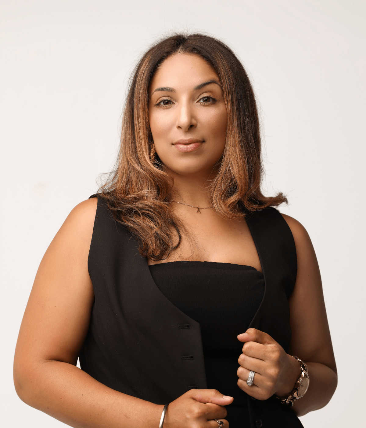 ANDREA ROSARIO HEADSHOT-min